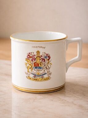 Taylor & Kent Victoria Dominion of Canada Crest Bone China Mug Gold Rim‎